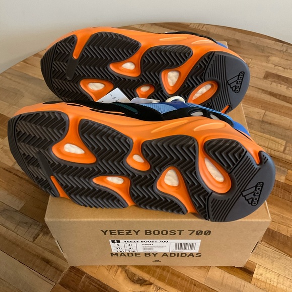 Yeezy Boost 700 Bright Blue - Picture 3 of 6